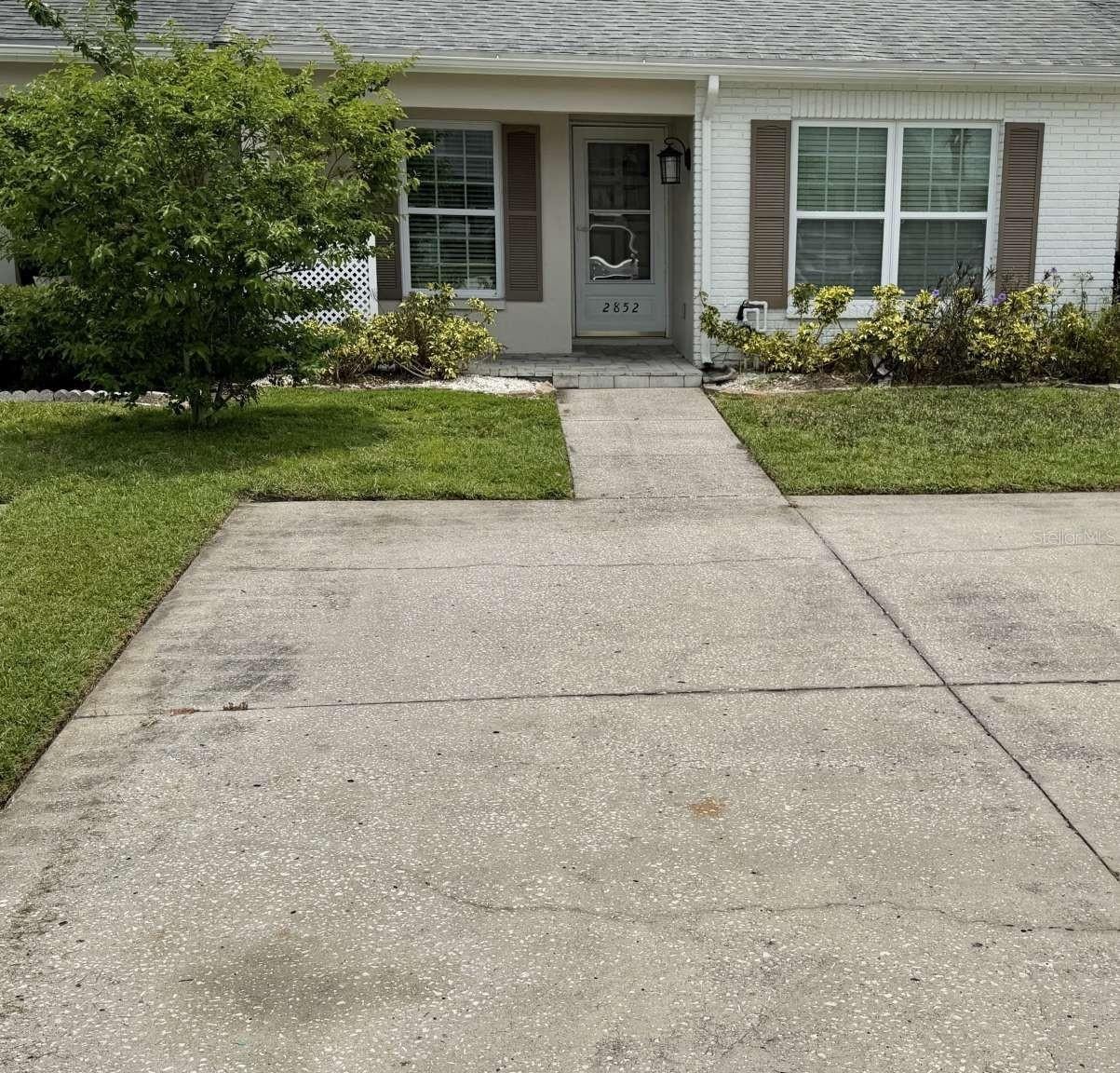 2852 Stilwell CT photo 1