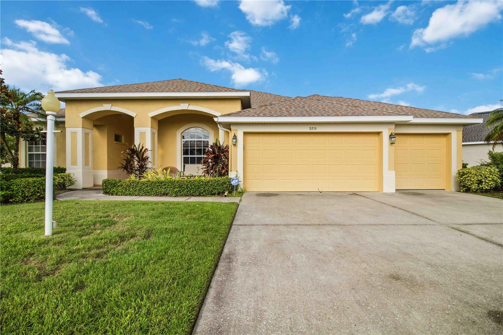 9215 63rd CT E photo 1
