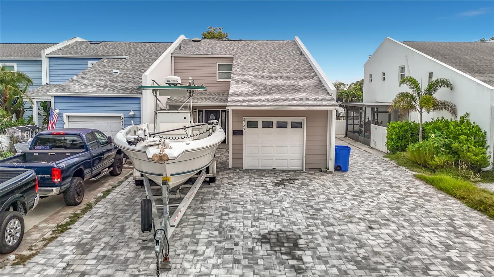 8725 Bay Pointe Dr photo 1