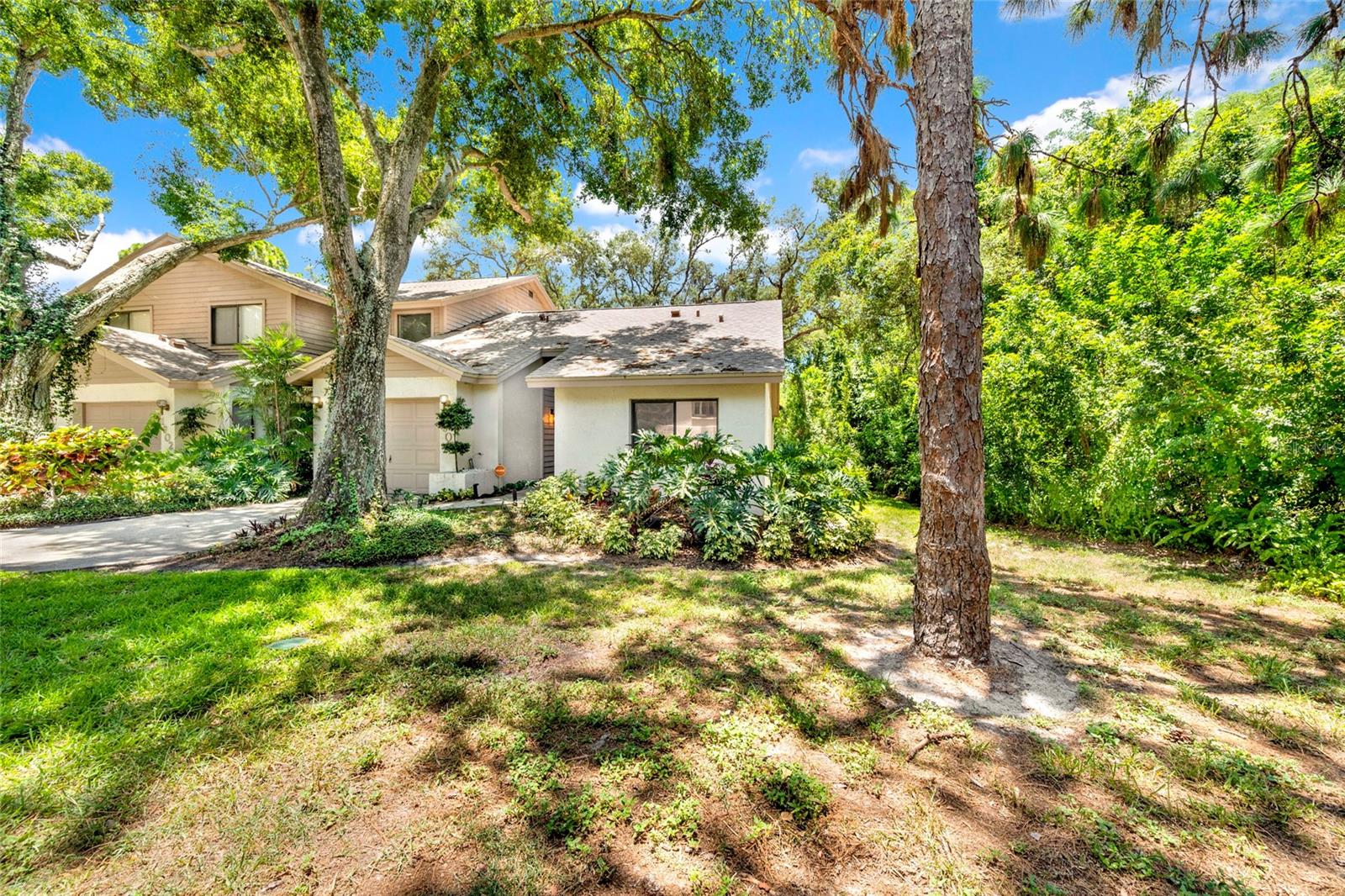 1900 Whispering Way