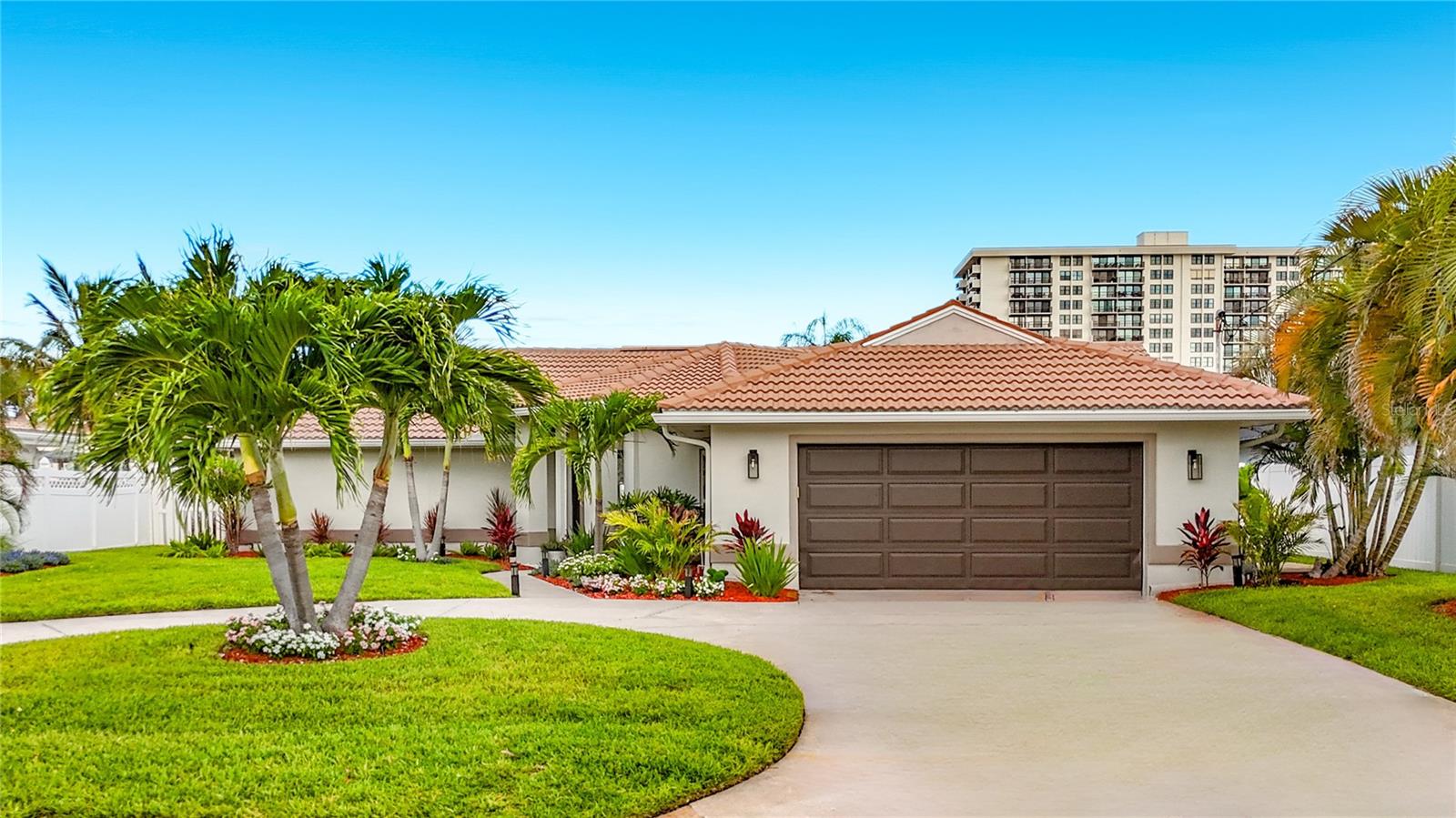 324 Leeward Is photo 1