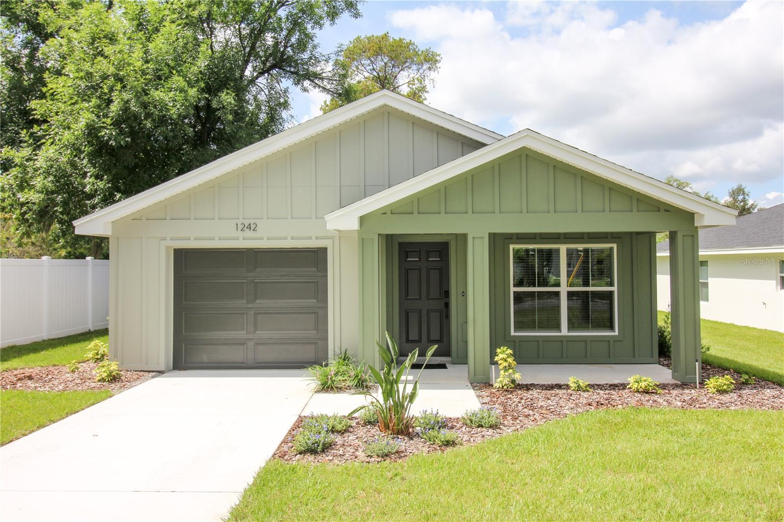 1242 Dorothy St photo 1