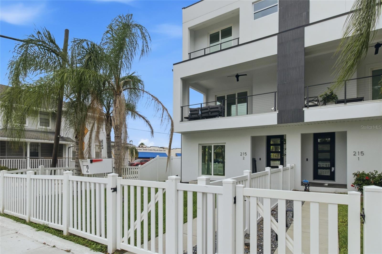 215 W Columbus Dr #2