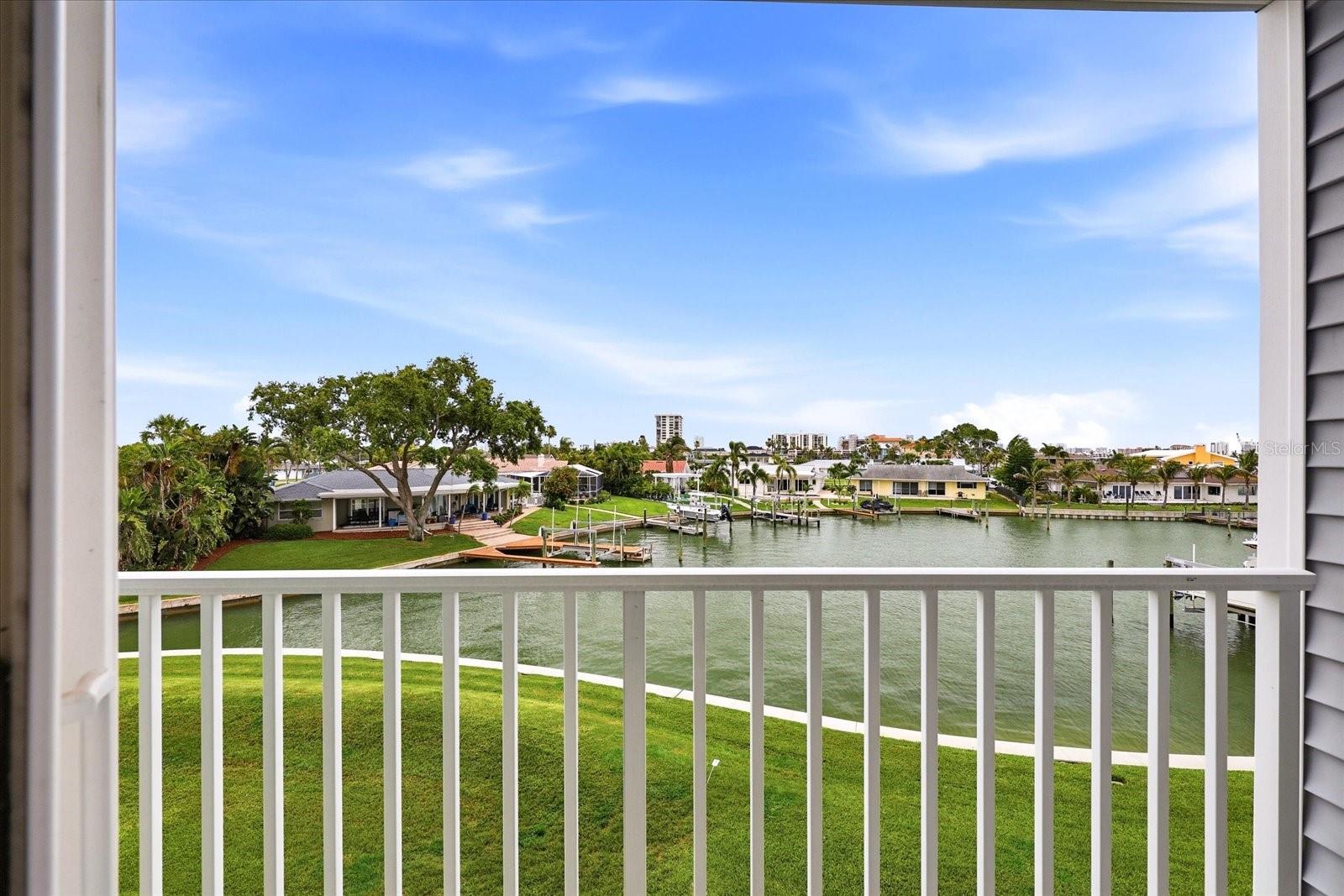 610 Island Way #201 photo 1
