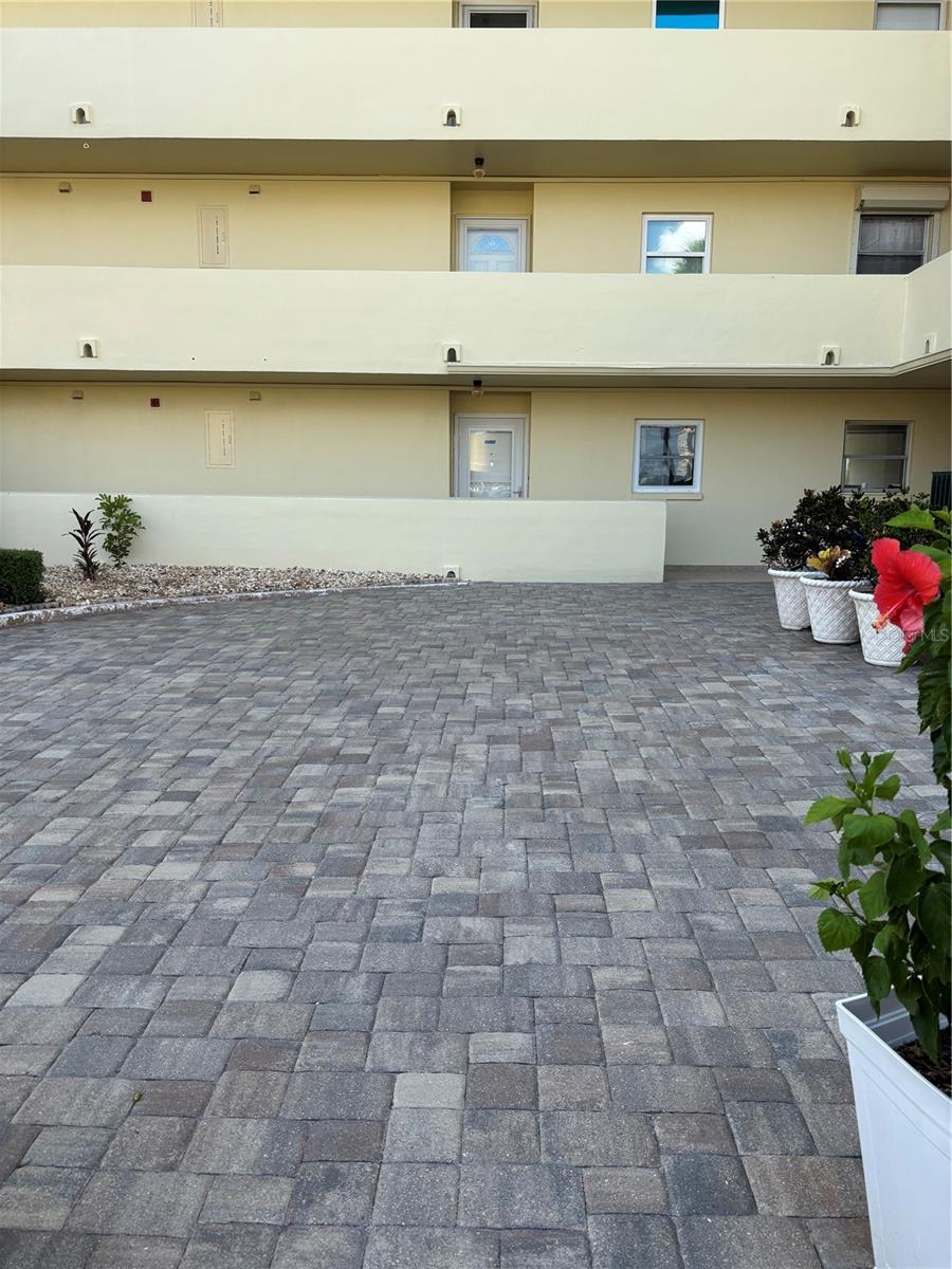 4725 Cove Cir #104 photo 1