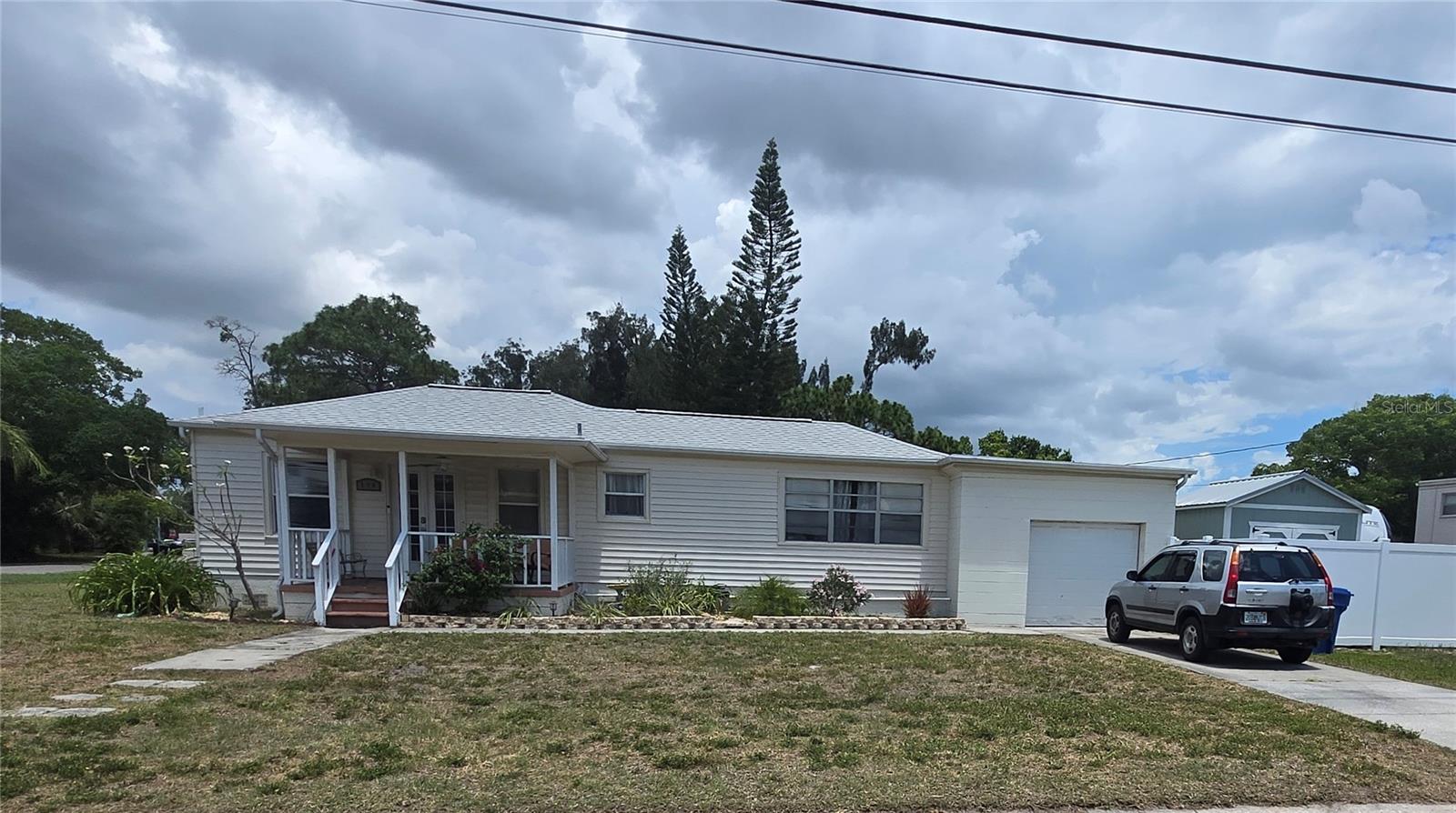 146 NE Madison Cir N photo 1