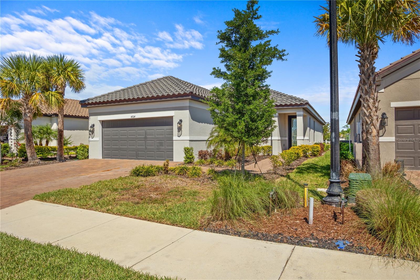 4724 Crestpoint Way photo 1