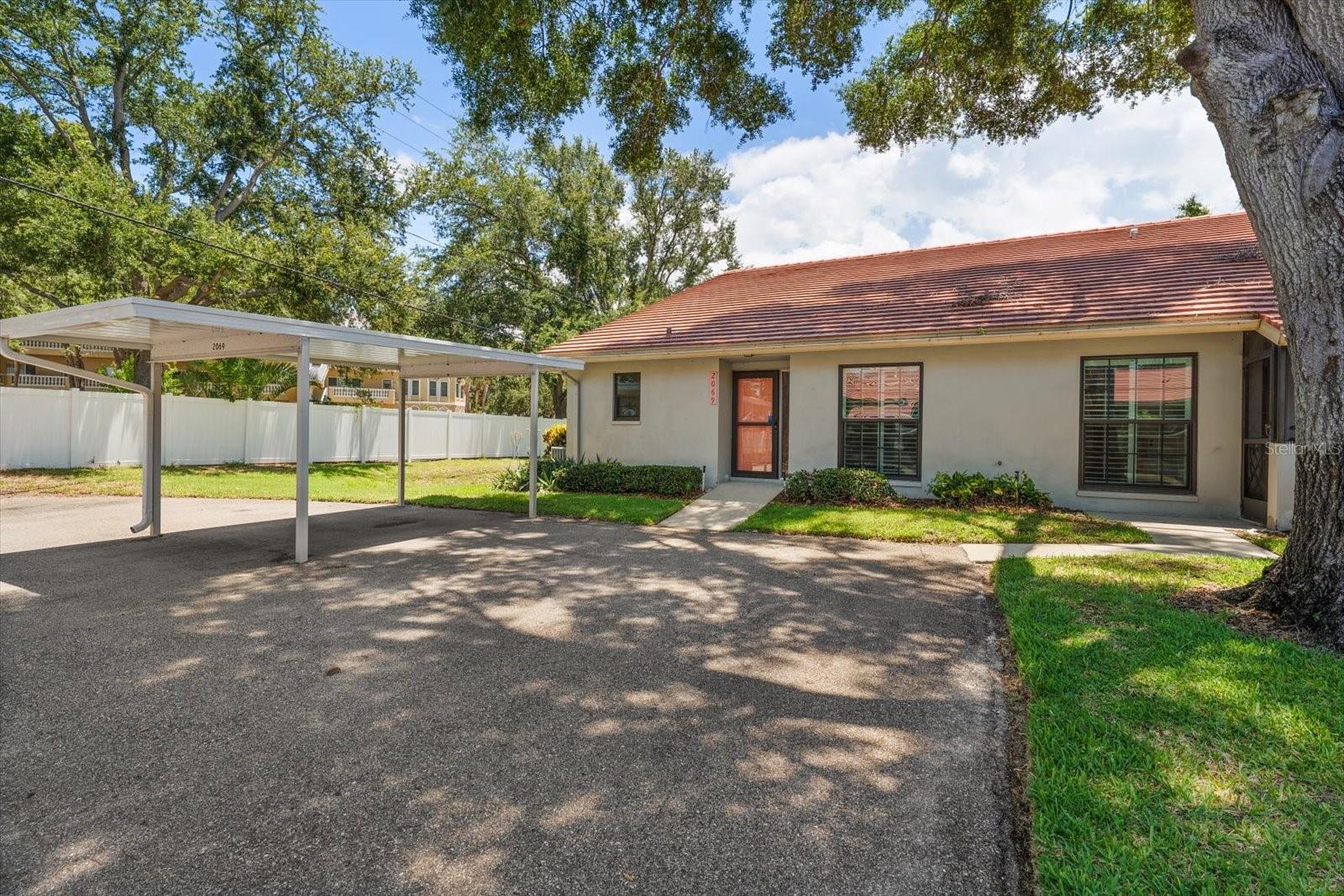 2069 Lakeview Dr photo 1