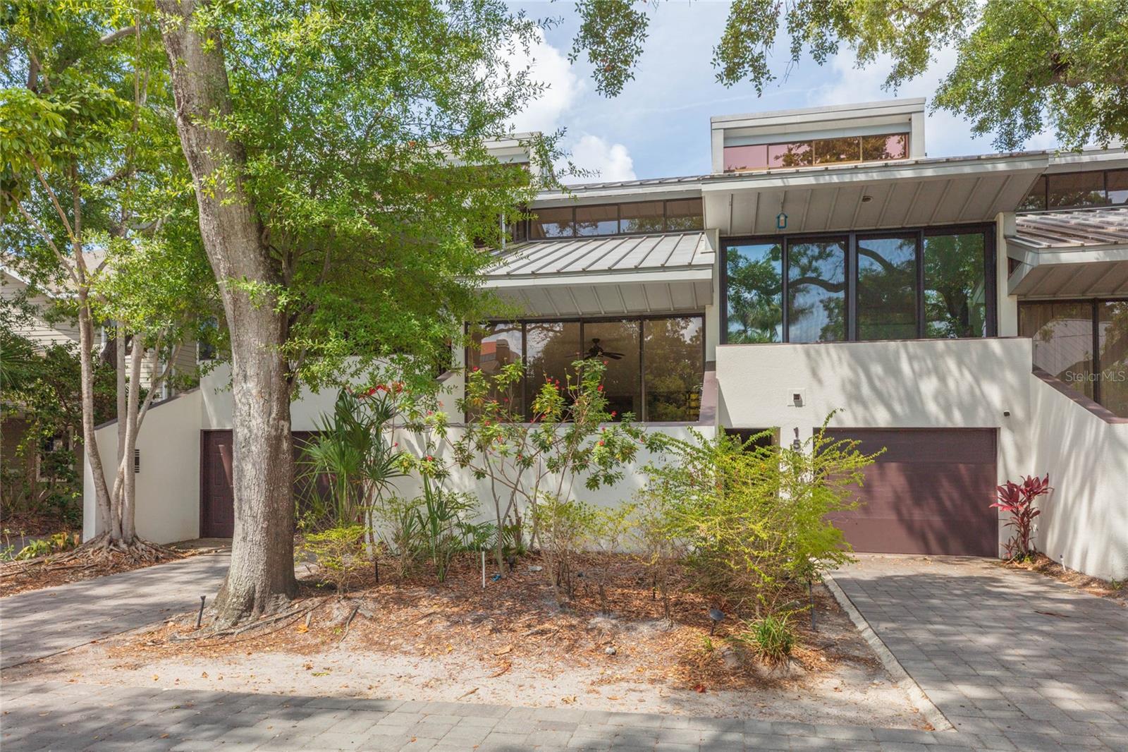 1511 S Bay Villa Pl