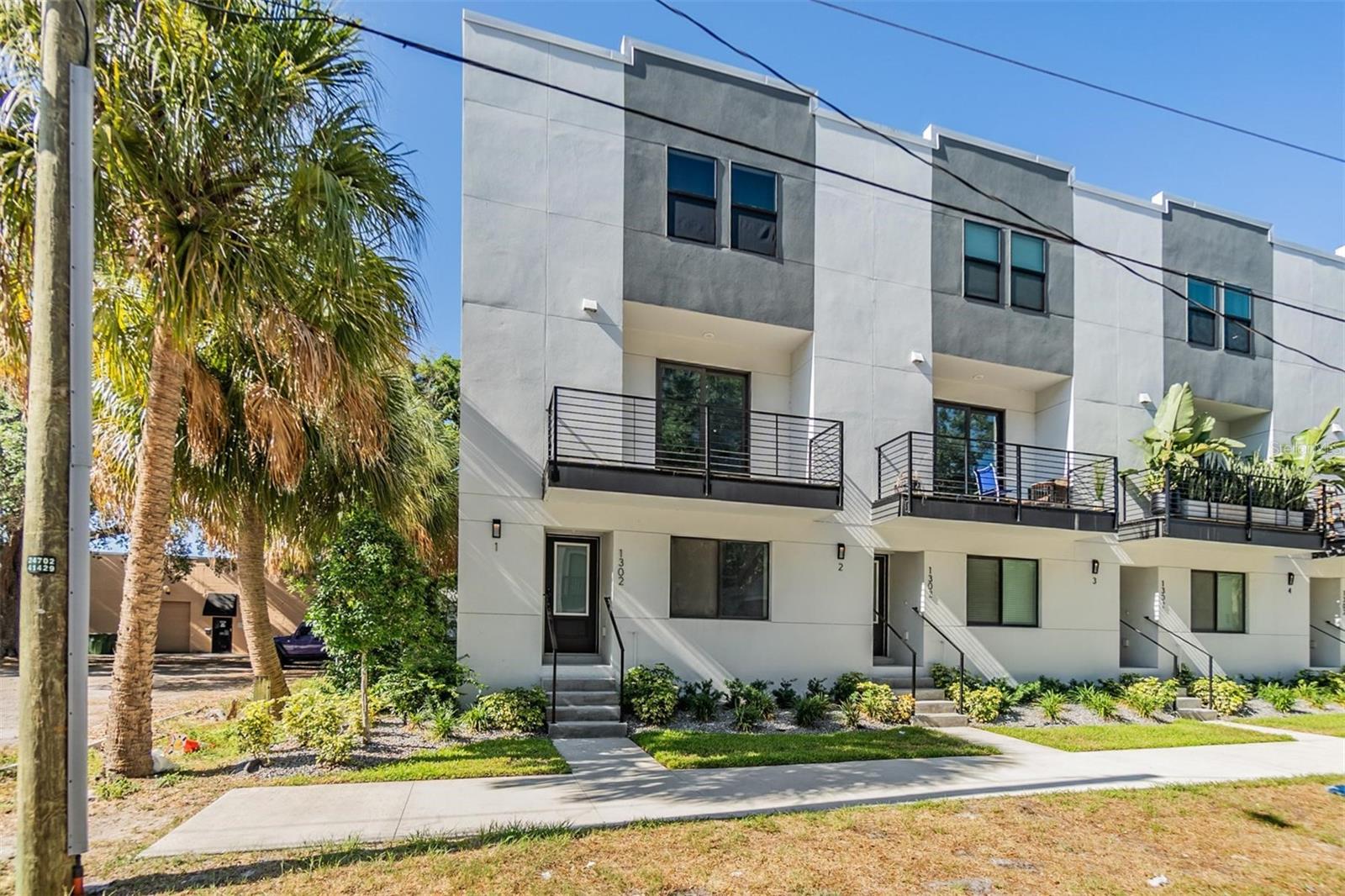 1302 W Carmen St #1