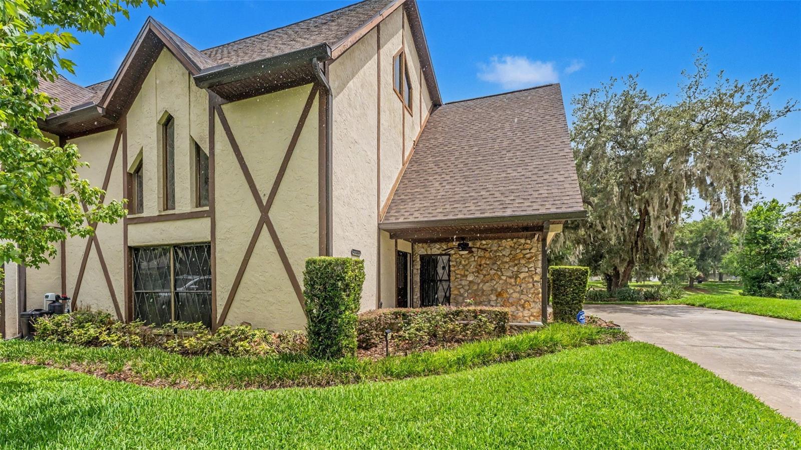 633 Victoria Square Ln photo 1