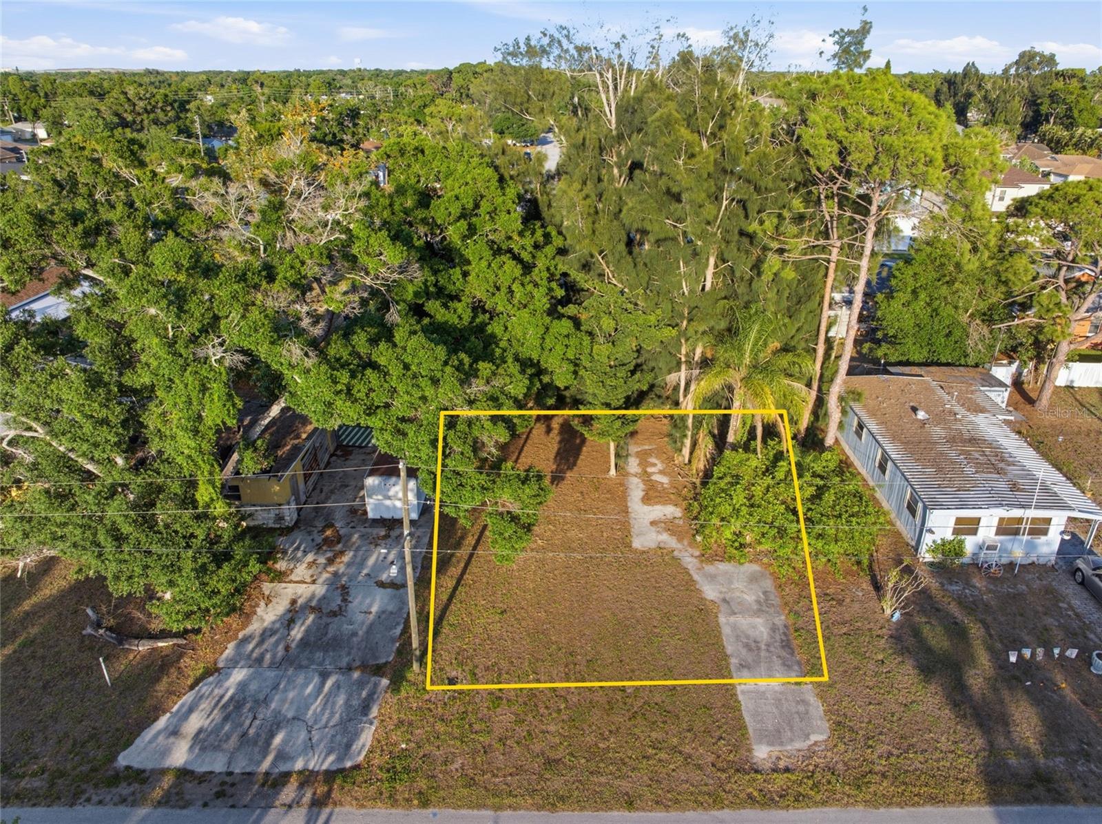 61st Ln photo 1