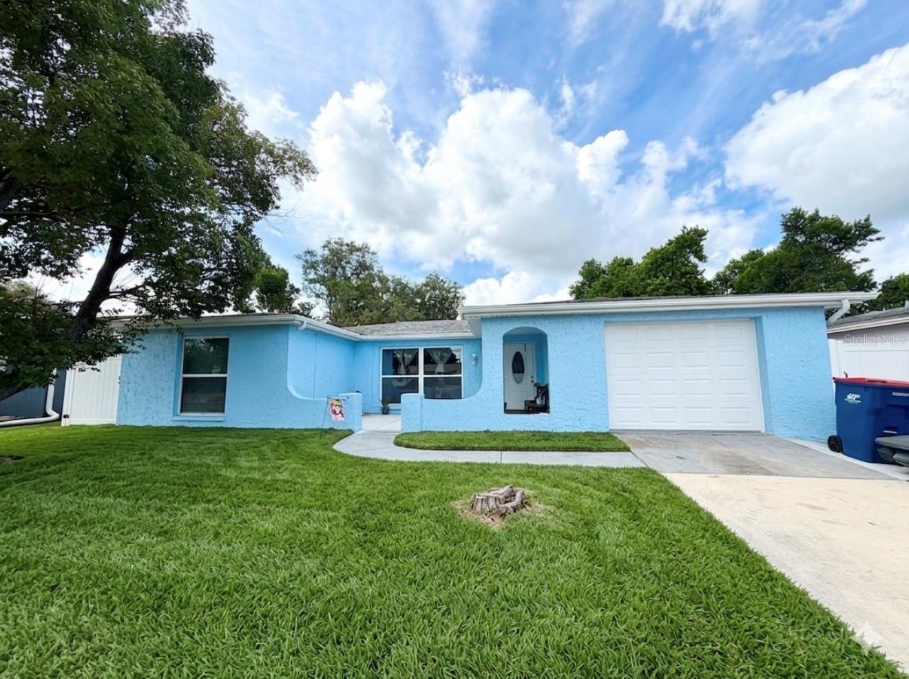 7040 Fox Hollow Dr photo 1