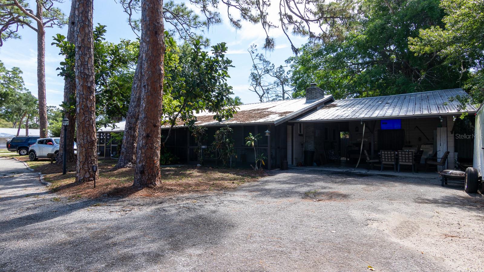 2110 Palm Ter photo 1