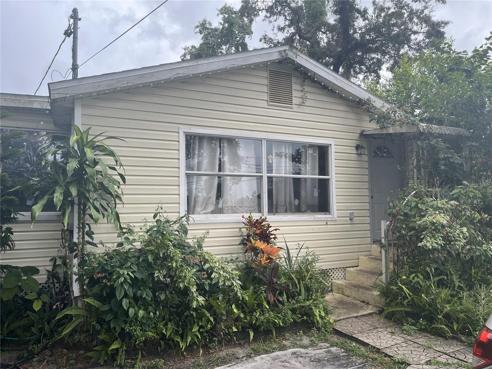 1127 Auburn St photo 1