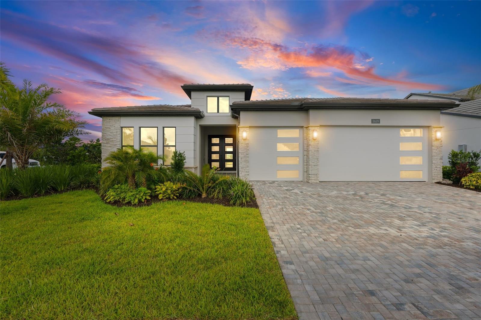 2629 Waterfront Cir photo 1