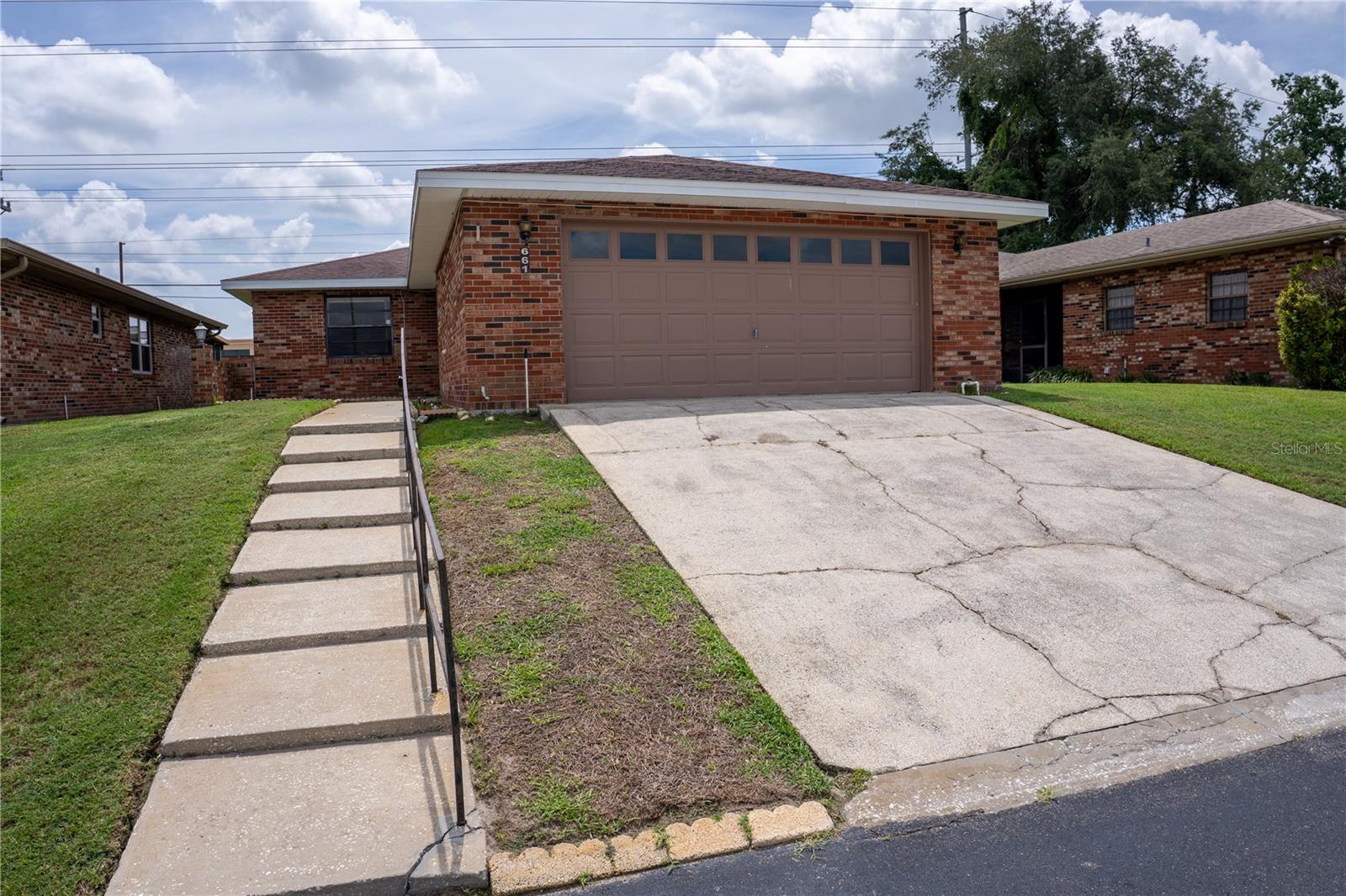 661 Lake Carolyn Cir