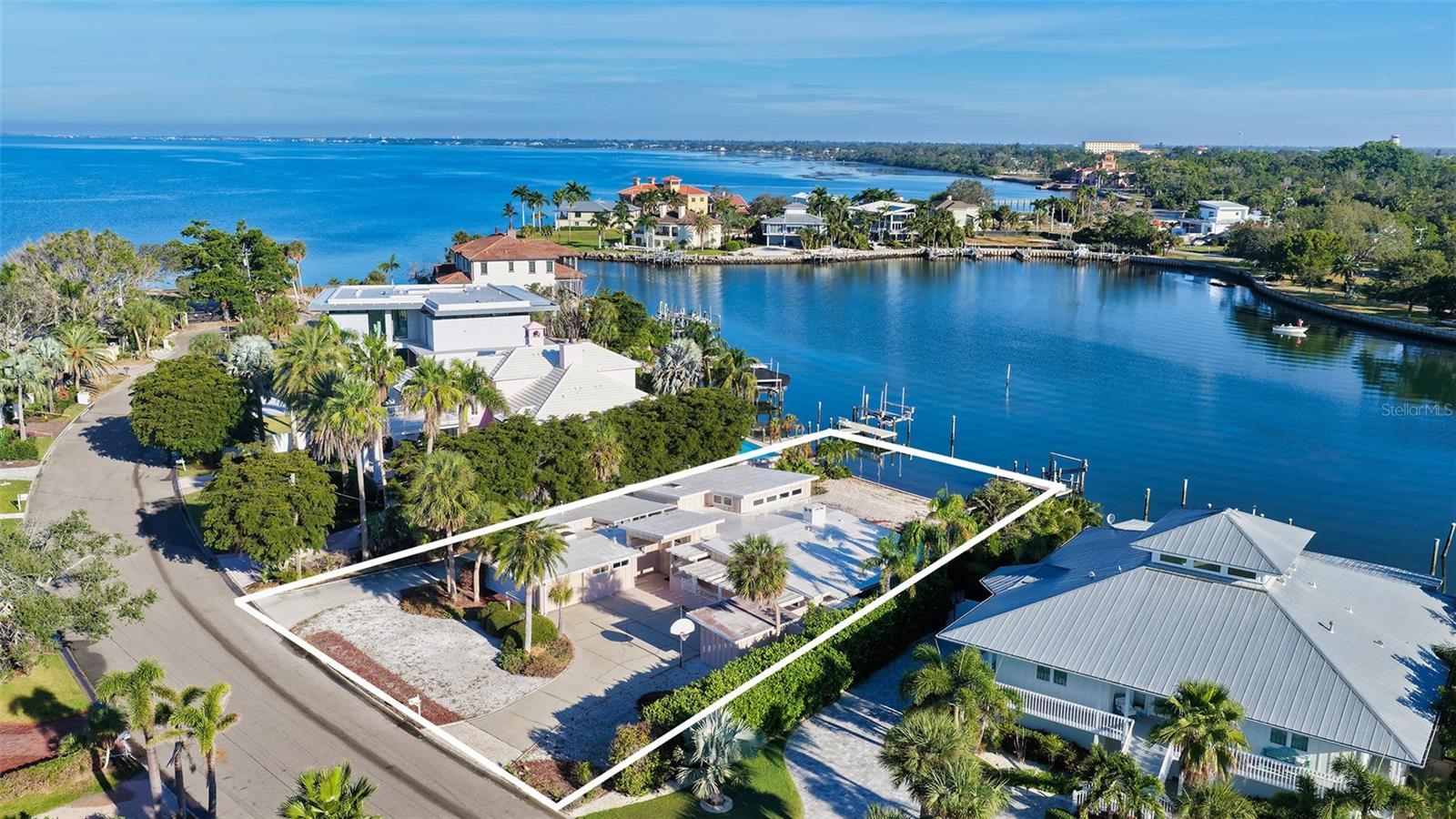 355 S Shore Dr photo 1