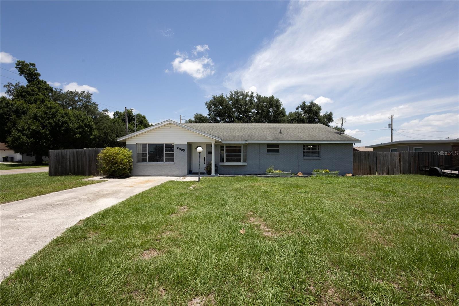 2095 W Hartridge Ter photo 1