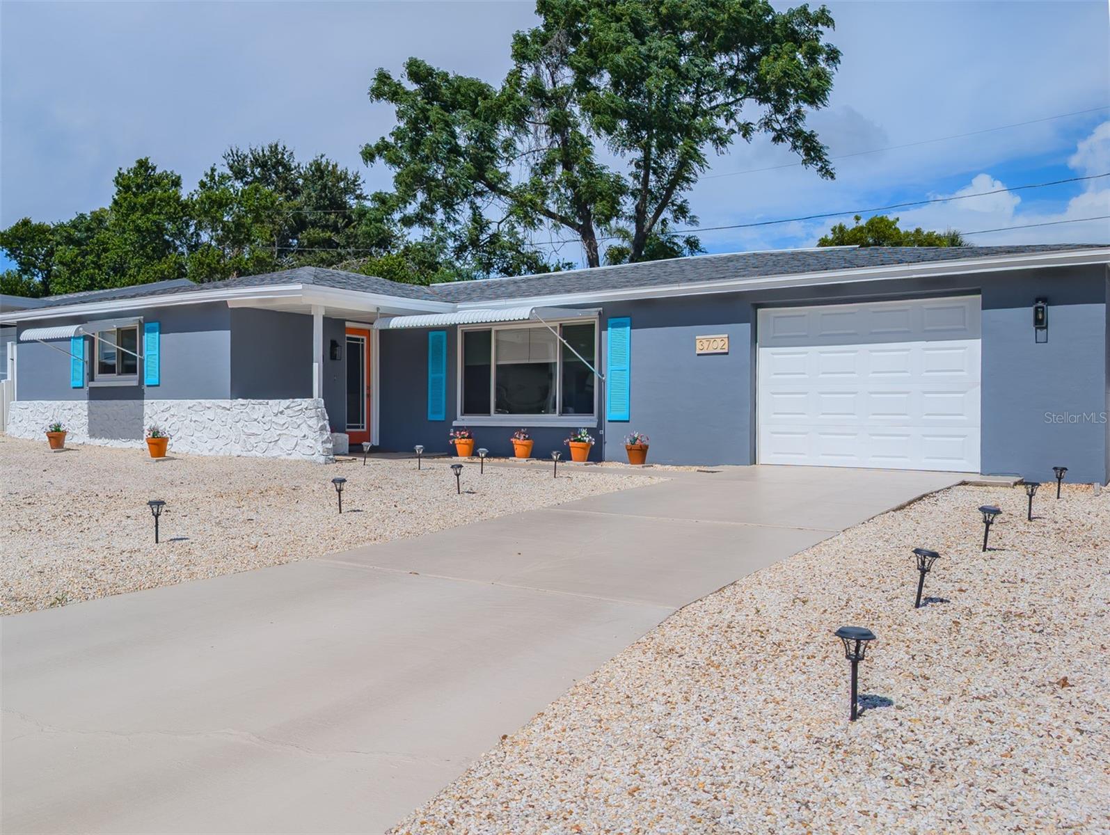 3702 Kingsbury photo 1