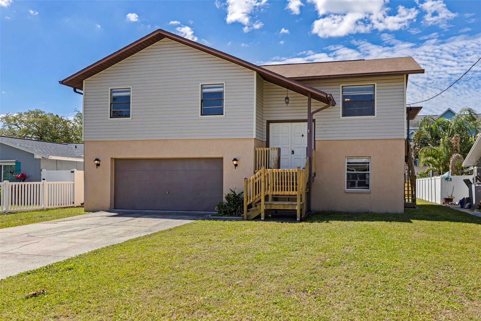 334 Crosswinds Dr photo 1