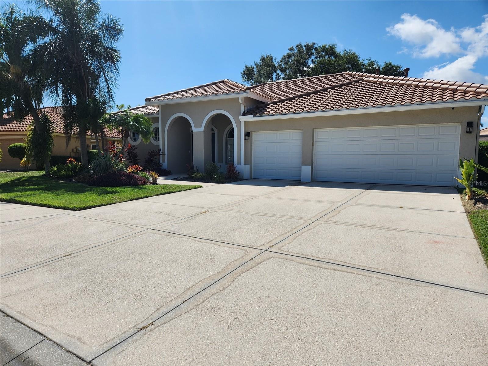5274 Far Oak Cir photo 1