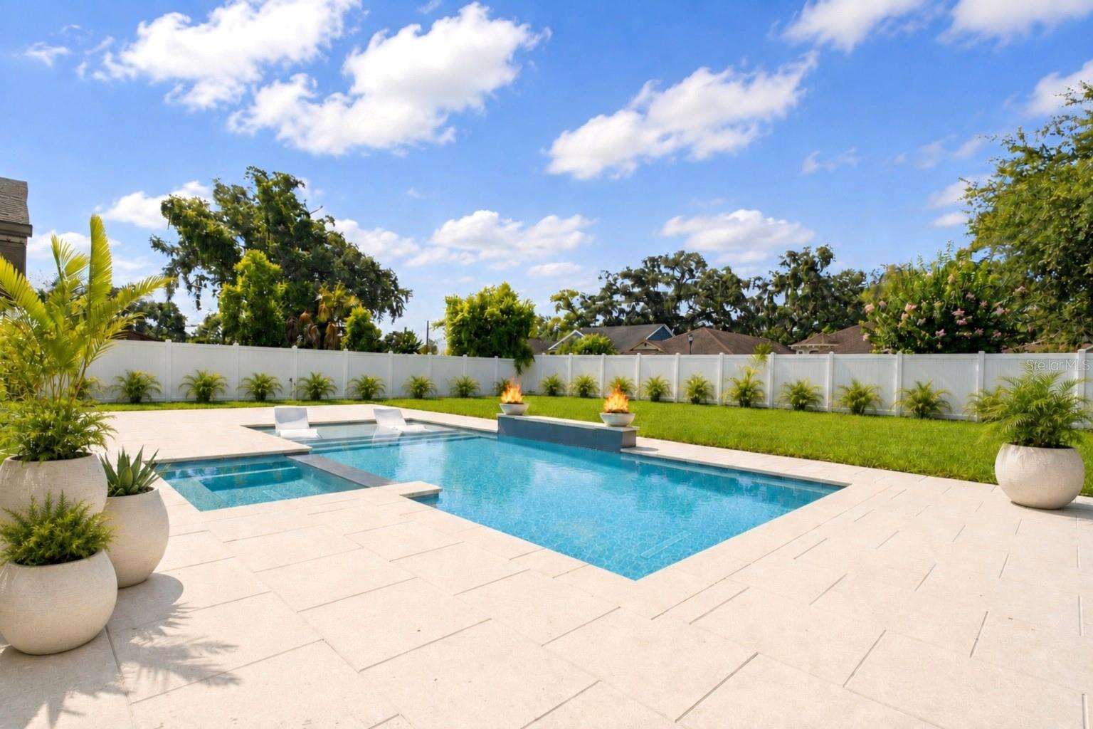 906 Samy Dr photo 1