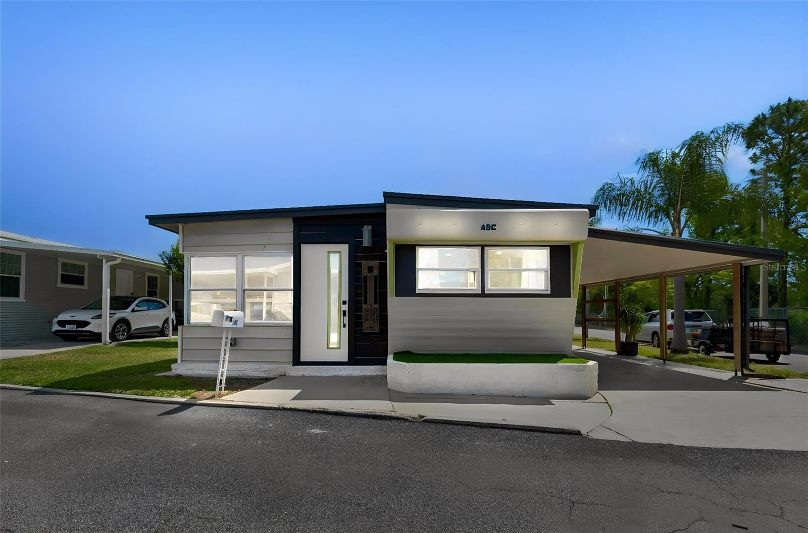 1915 Seminole Blvd #140 photo 1