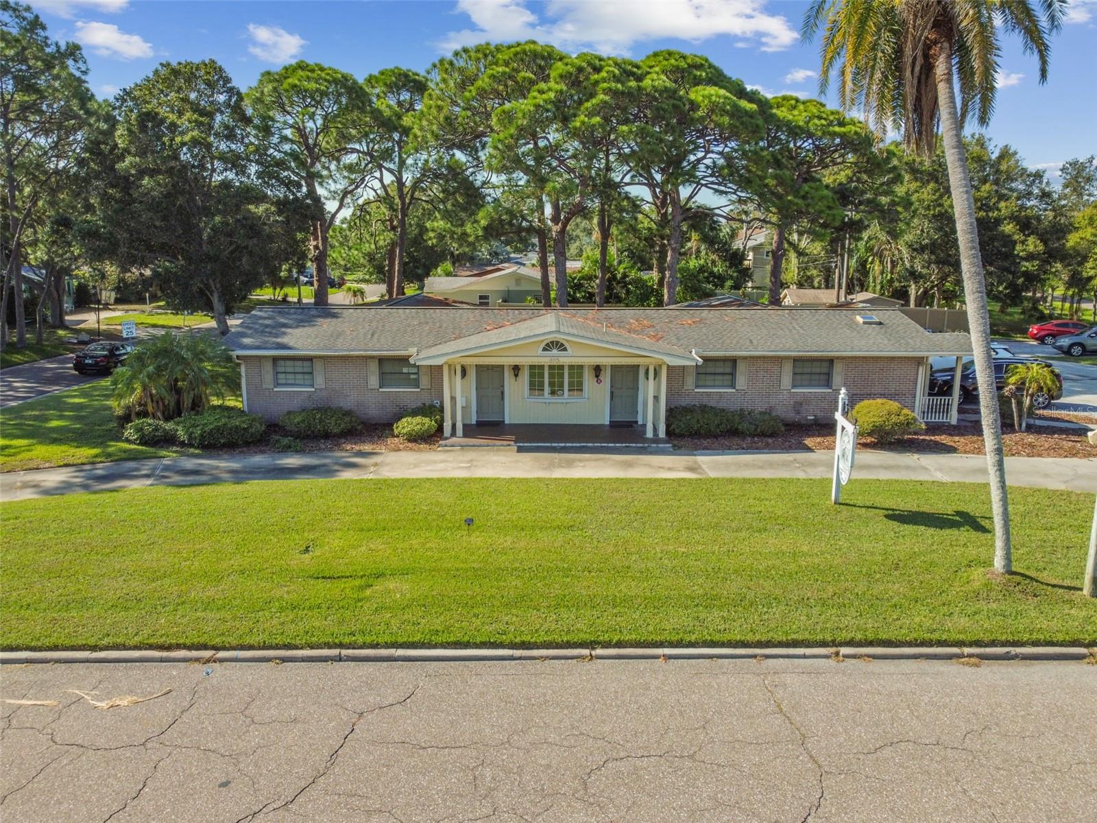605 Palm Blvd photo 1