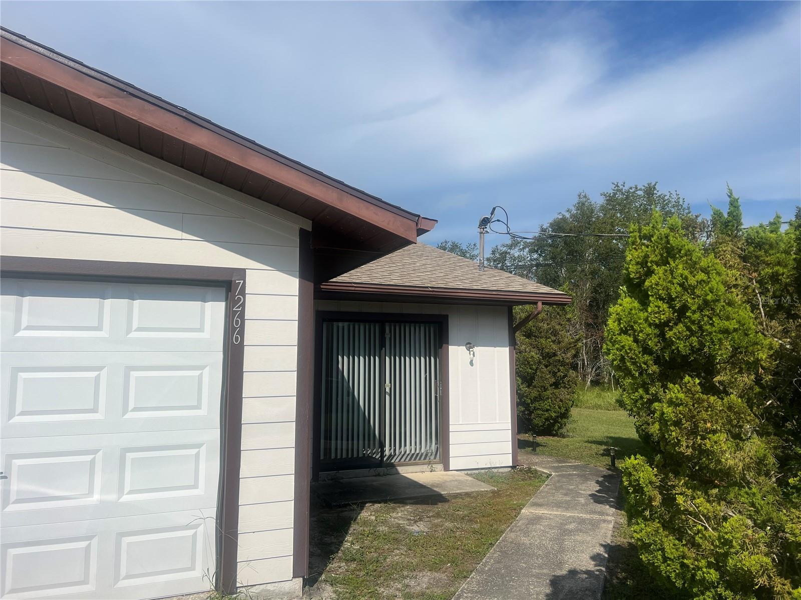 7266 Pond Cir photo 1