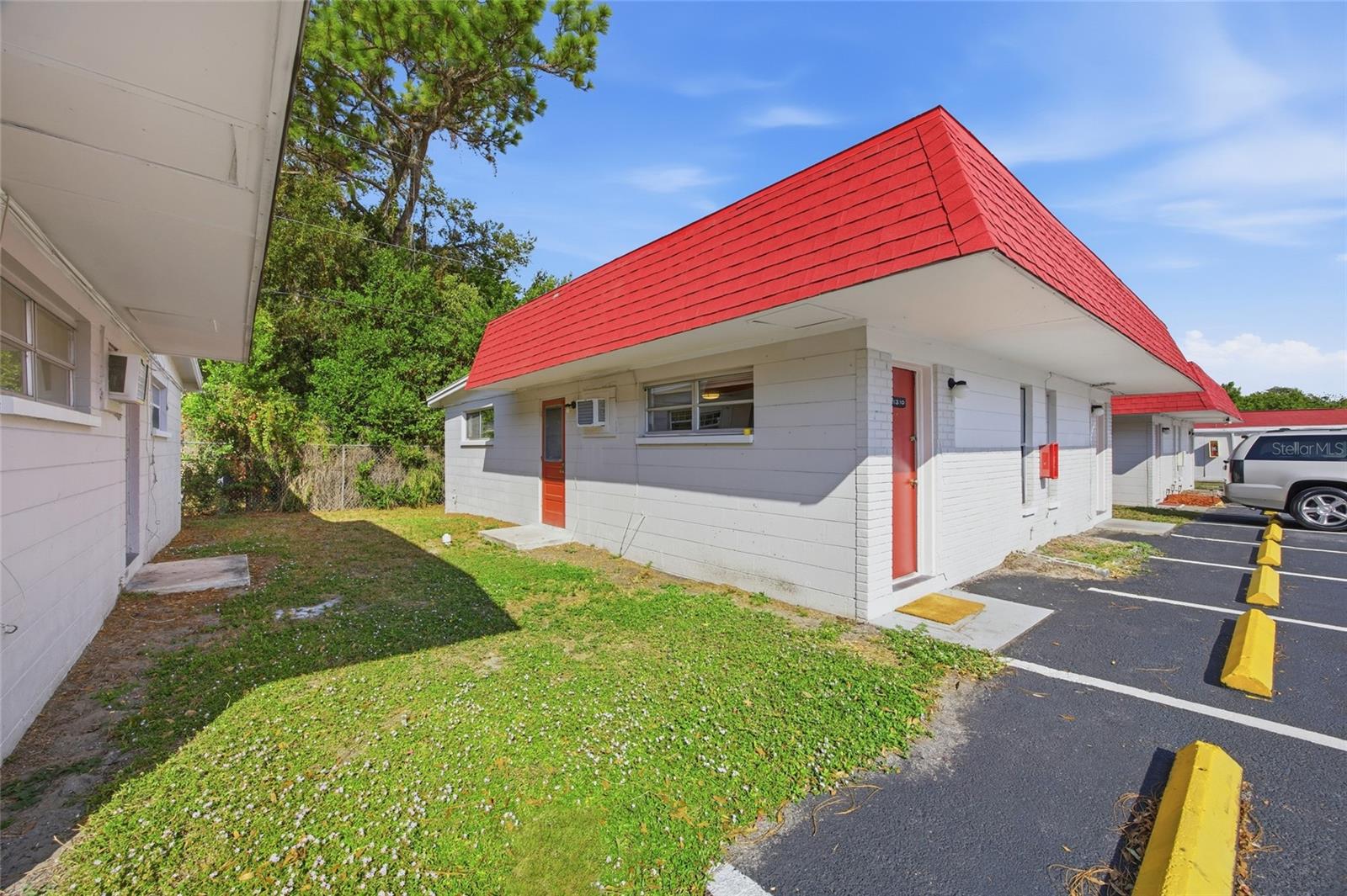 1302 Morris Park photo 1