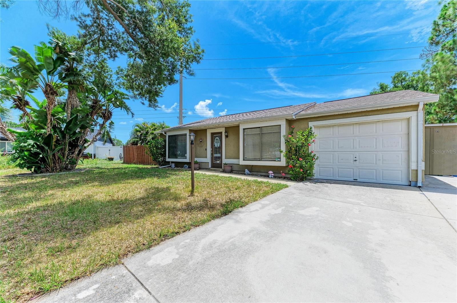 2226 Lockwood Meadows Dr photo 1