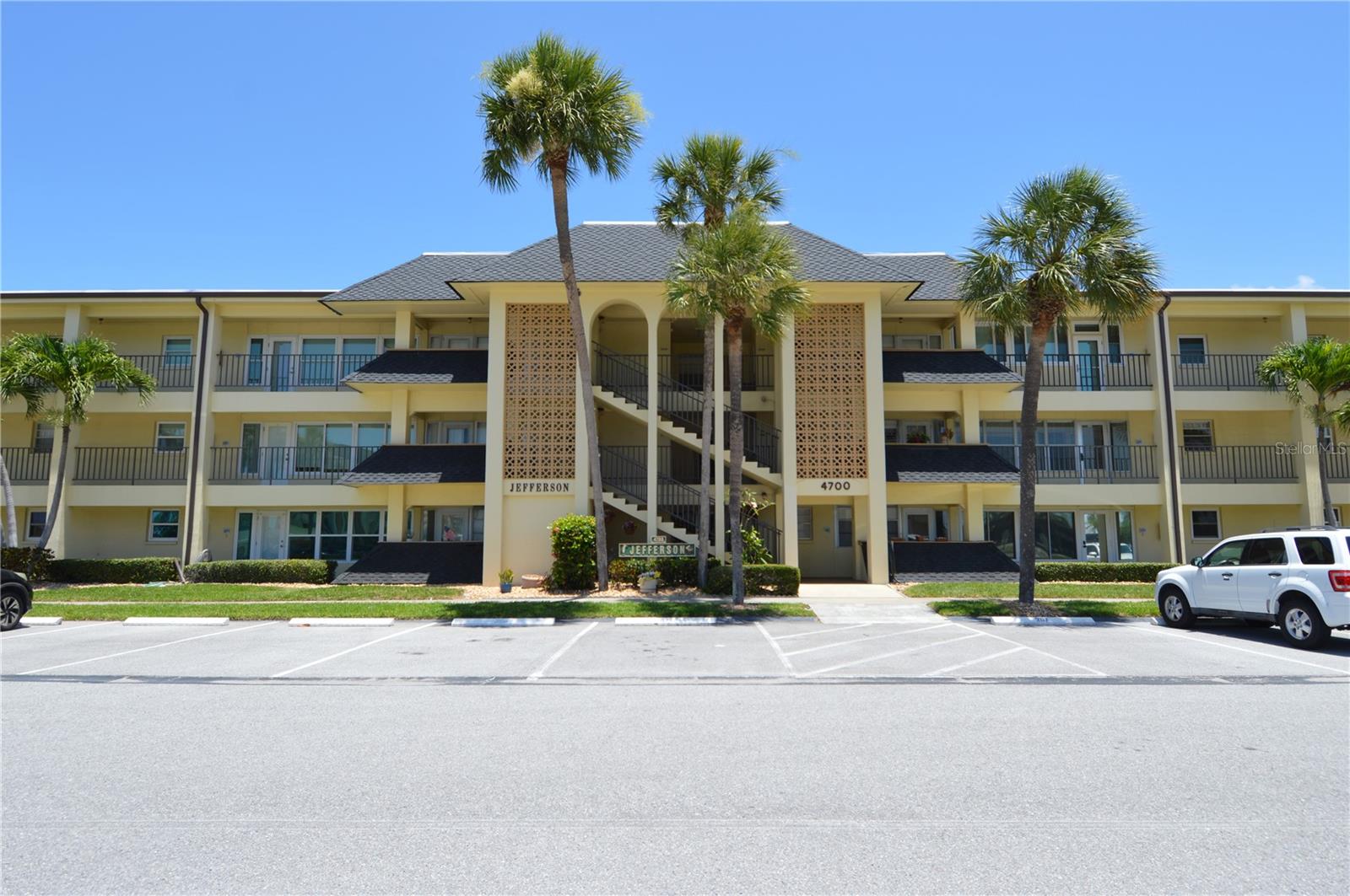 4700 Cove Cir #107