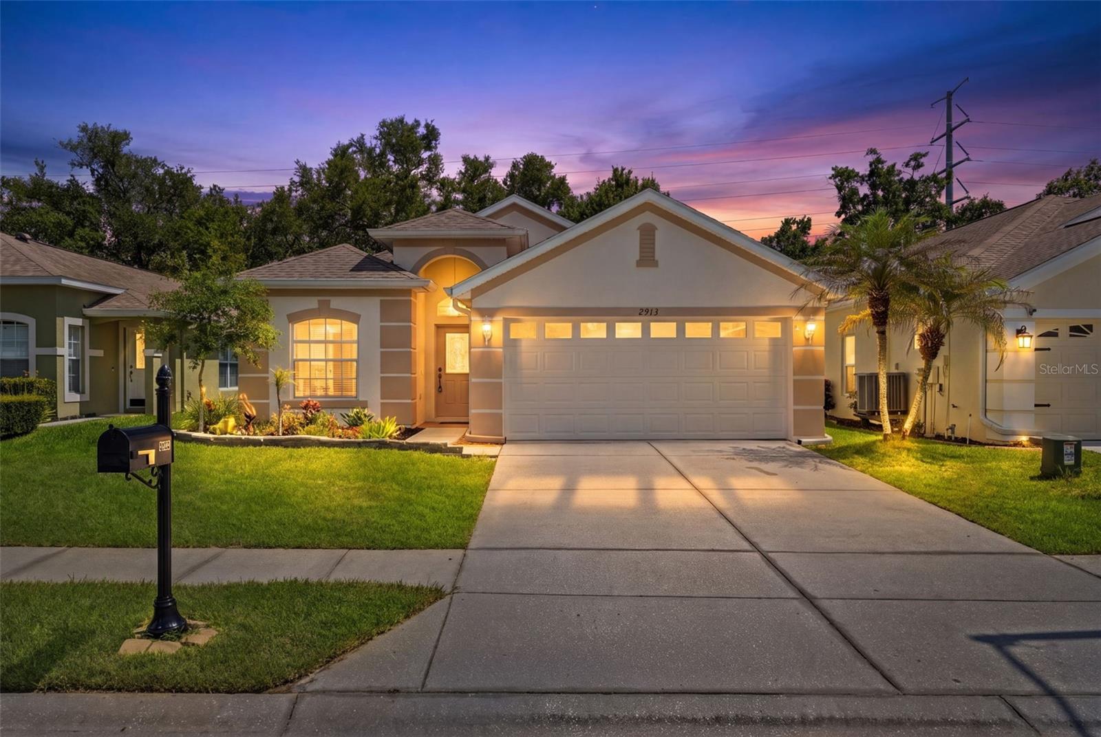 2913 Banyan Hill Ln photo 1