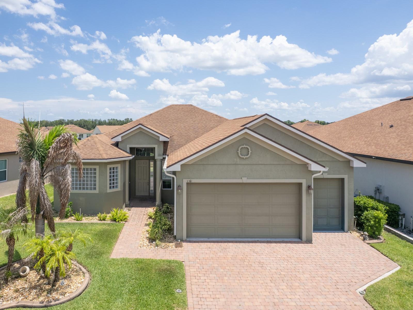 1061 Sawgrass Dr photo 1