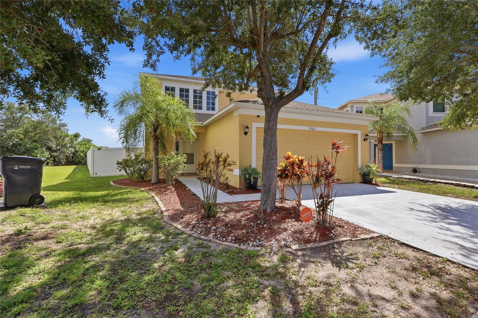 7902 Carriage Pointe Dr photo 1