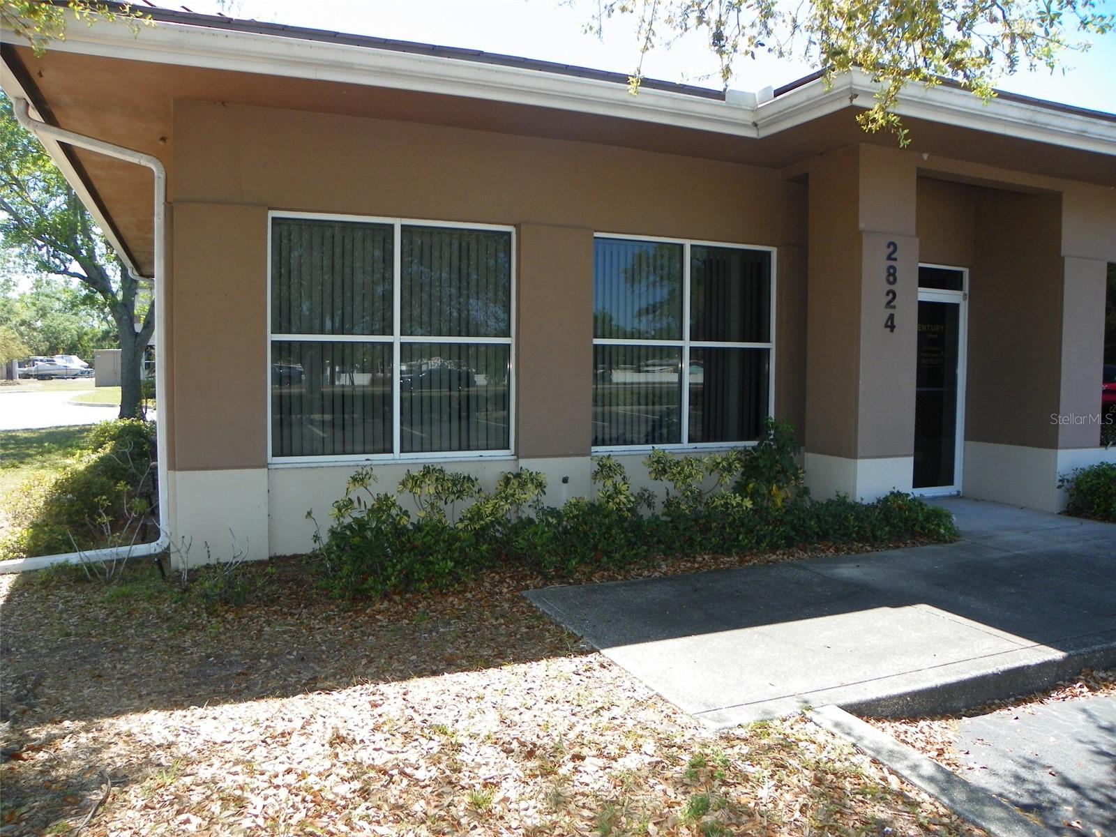 2824 Manatee Ave E photo 1