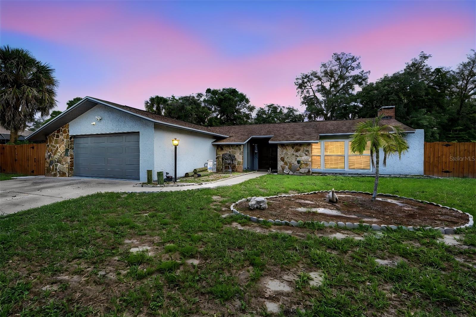 3110 Shadow Oaks Dr photo 1