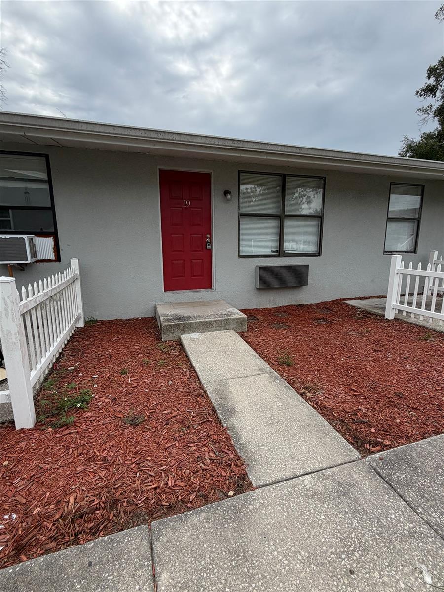 1400 Strawberry Pl #19 photo 1