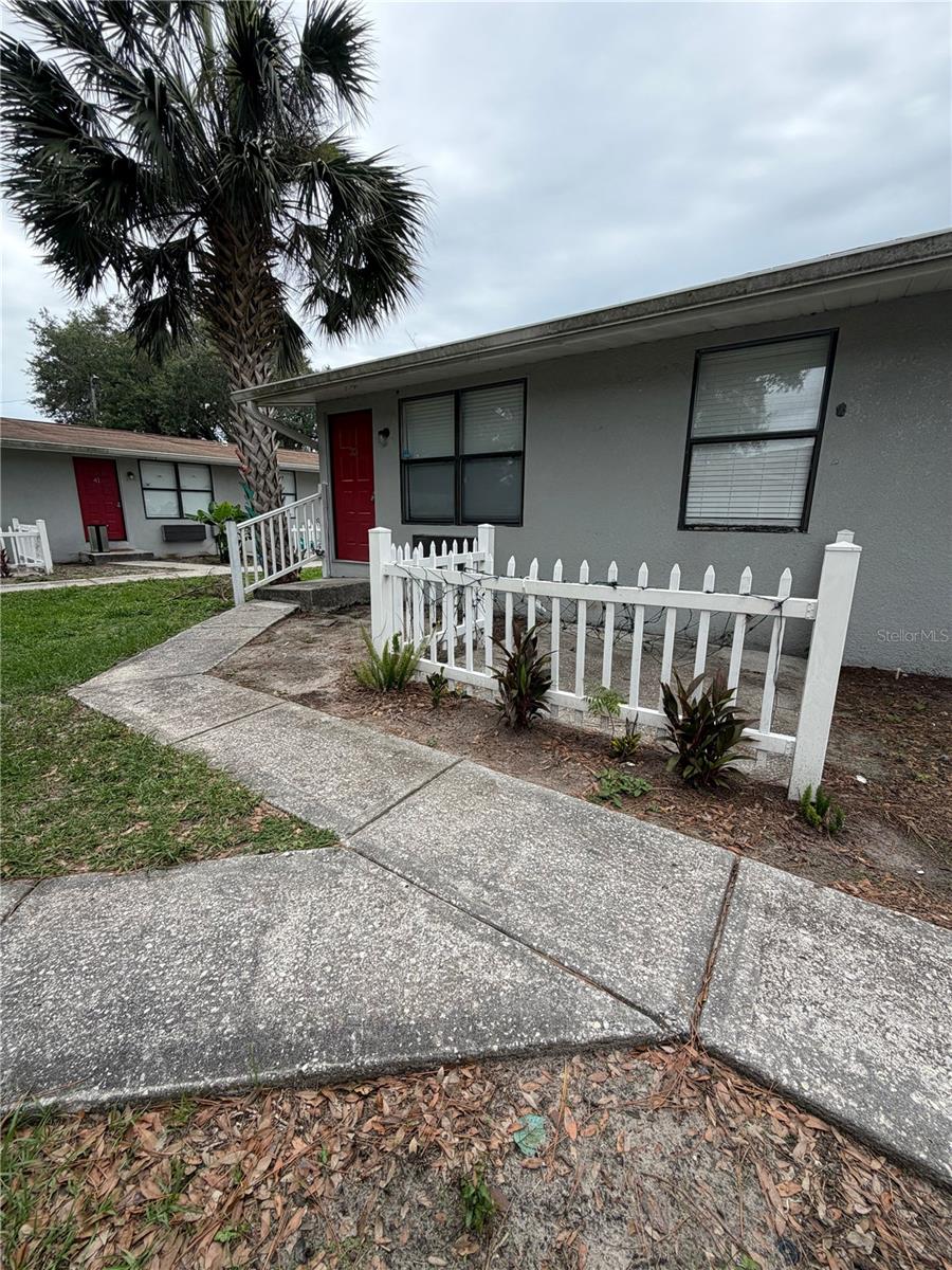 1400 Strawberry Pl #33 photo 1