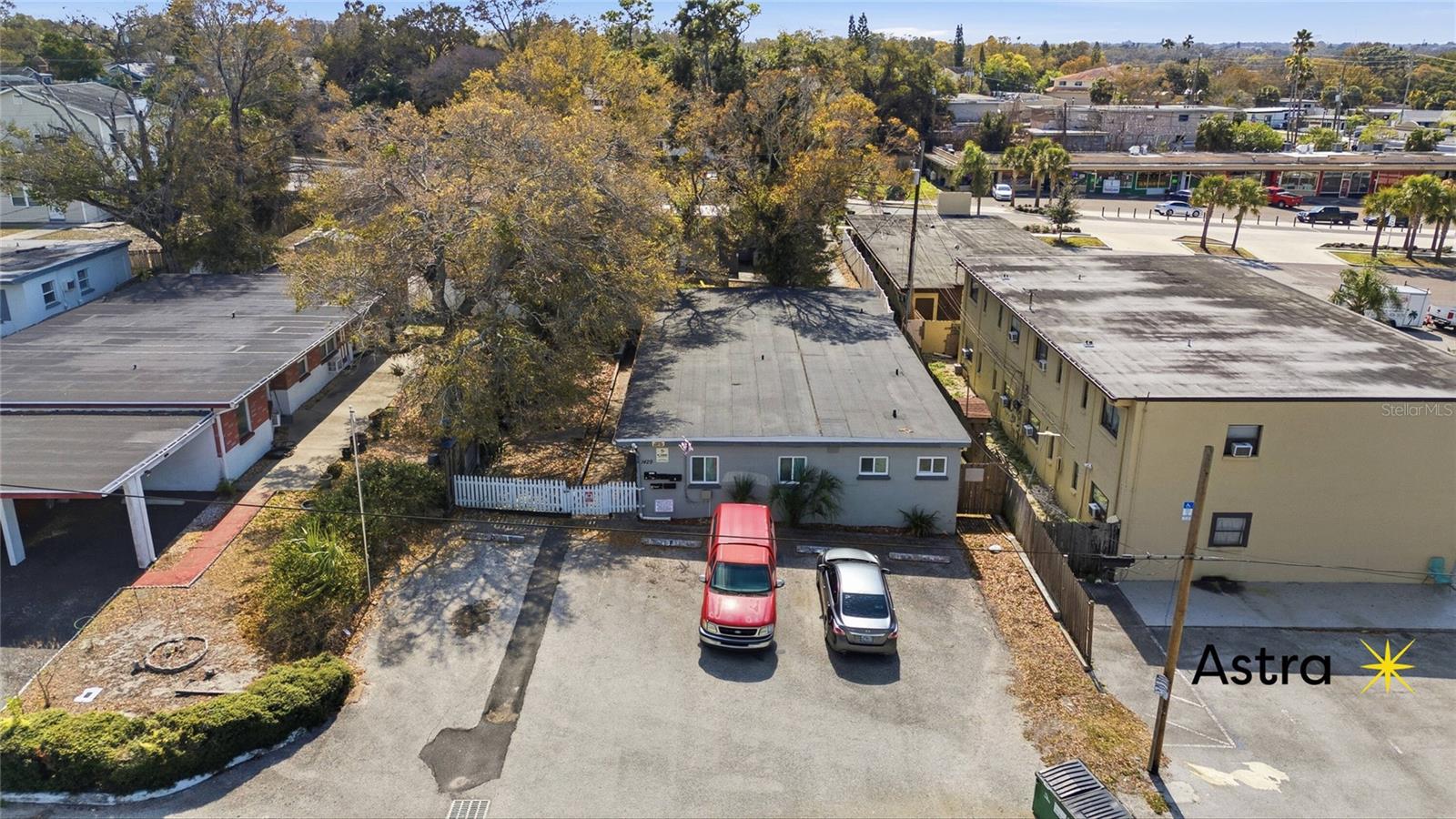 1429 Laura St photo 1
