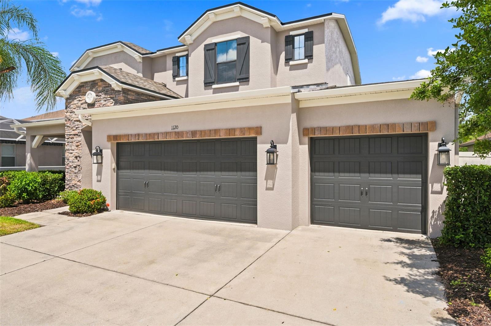 1120 Maza Pl photo 1