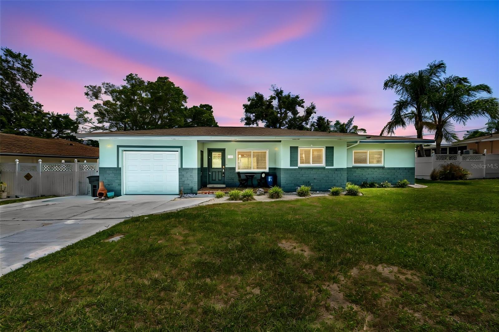 3282 Honeysuckle Rd photo 1
