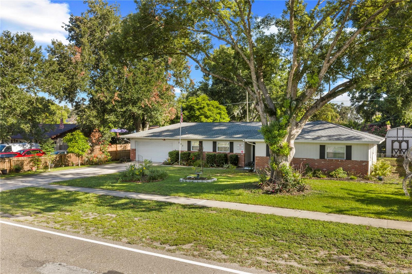 207 W Wheeler Rd