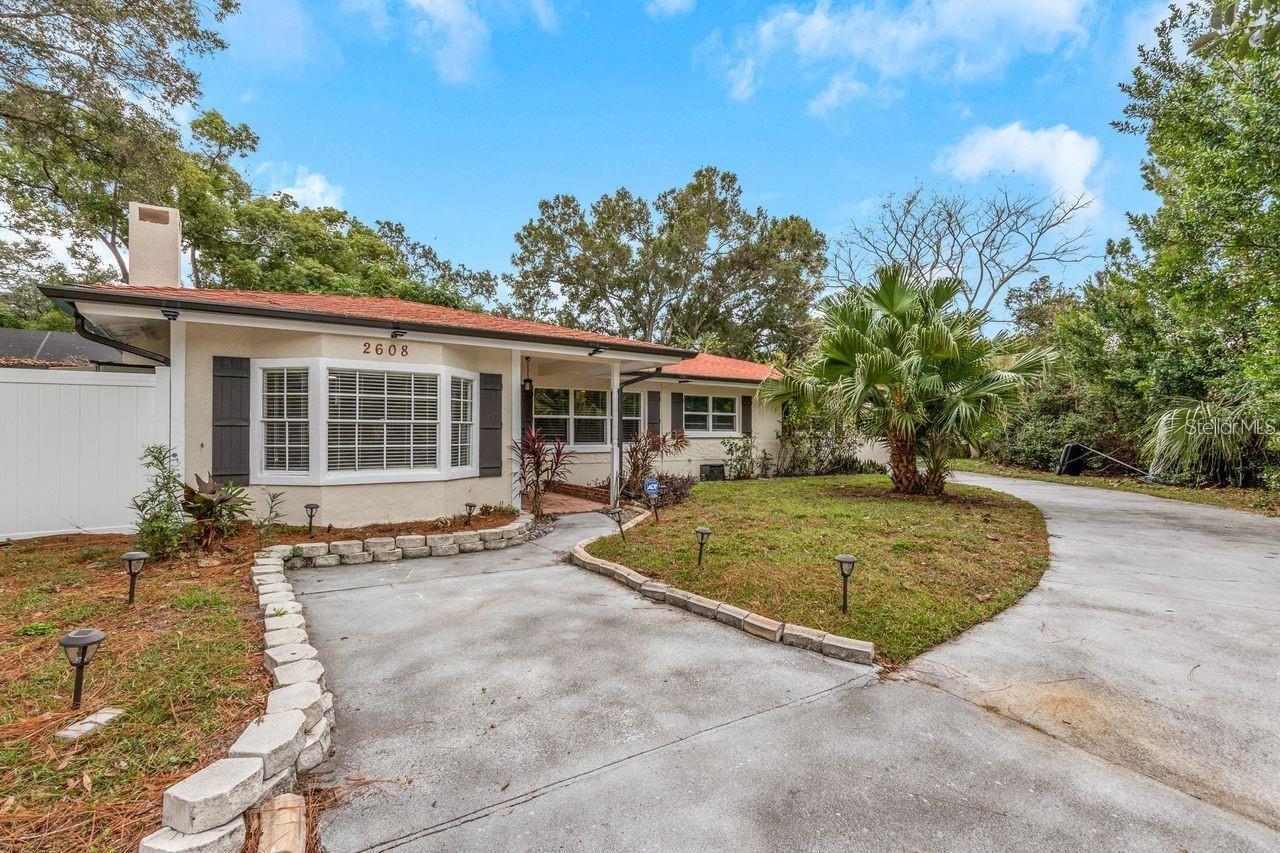 2608 Oakwood Dr photo 1