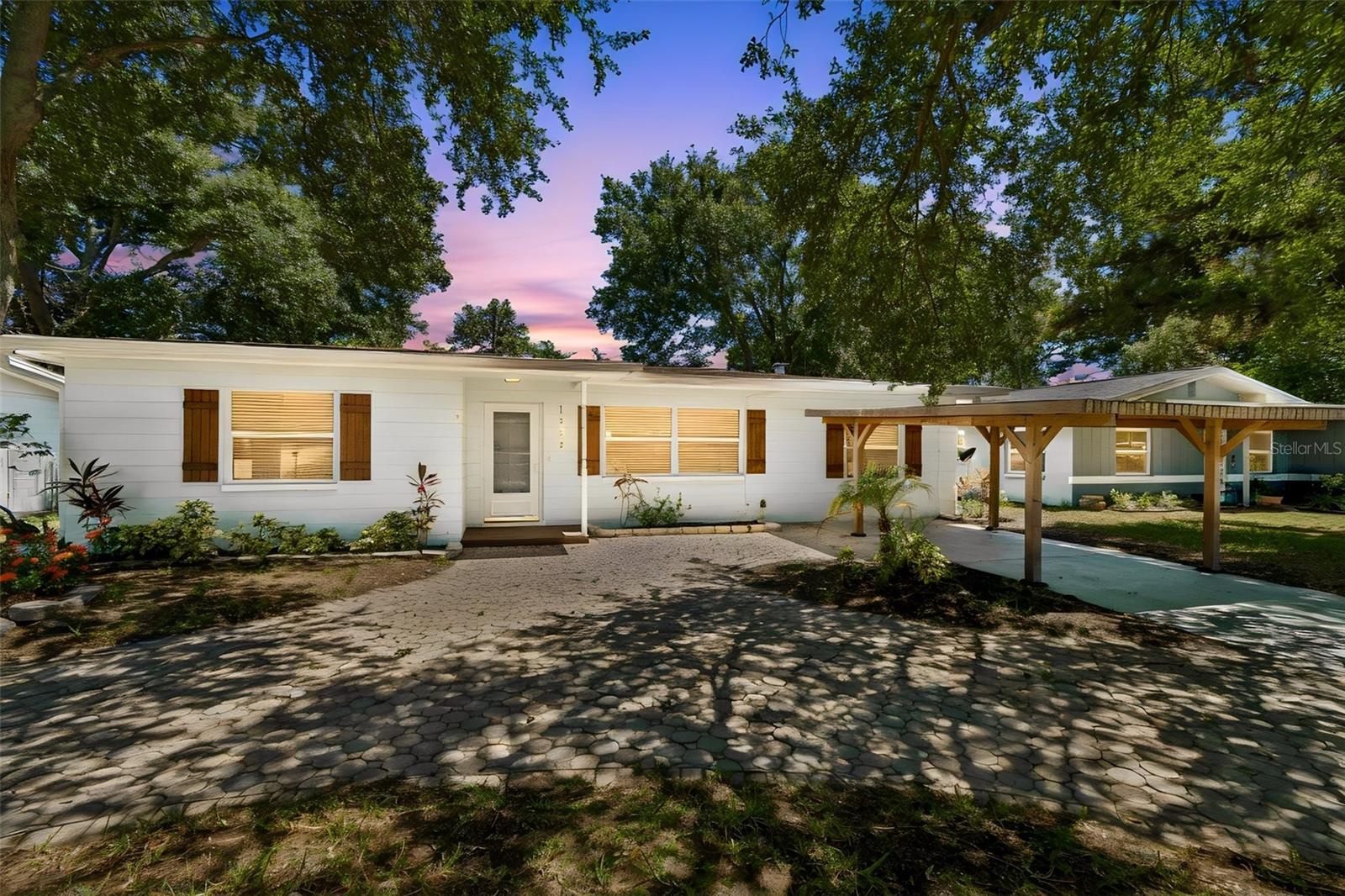 1555 Magnolia Dr