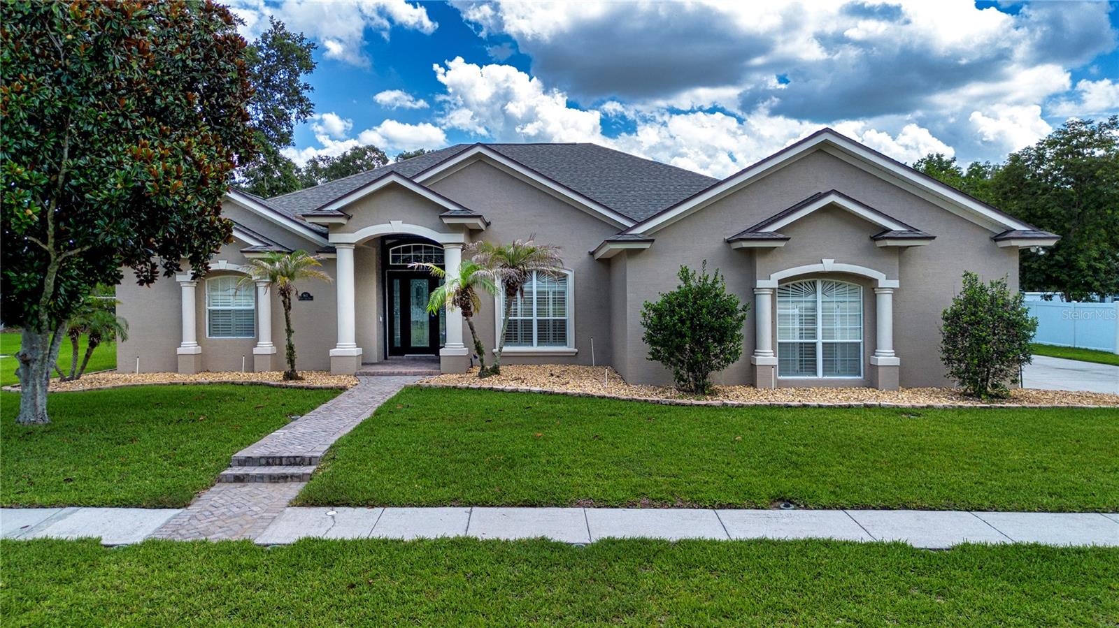 905 Square Lake Dr photo 1