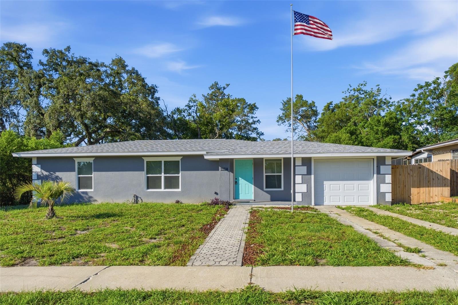 7178 Holiday Dr photo 1