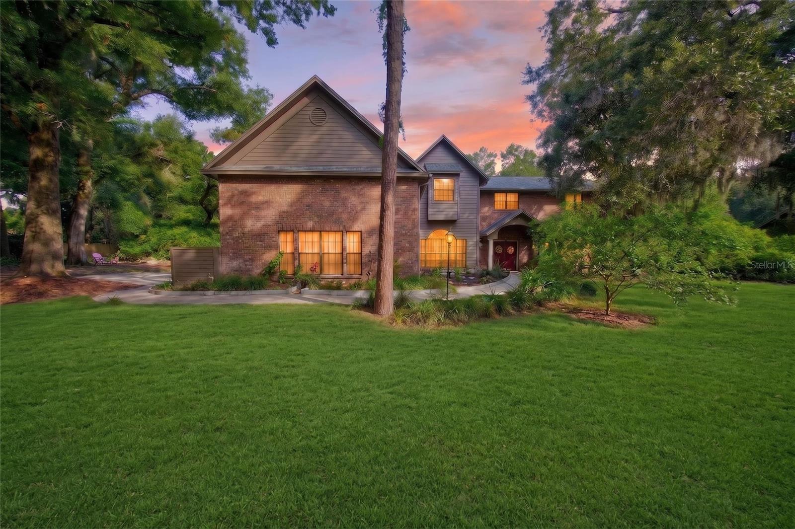 908 Oak Hollow Pl