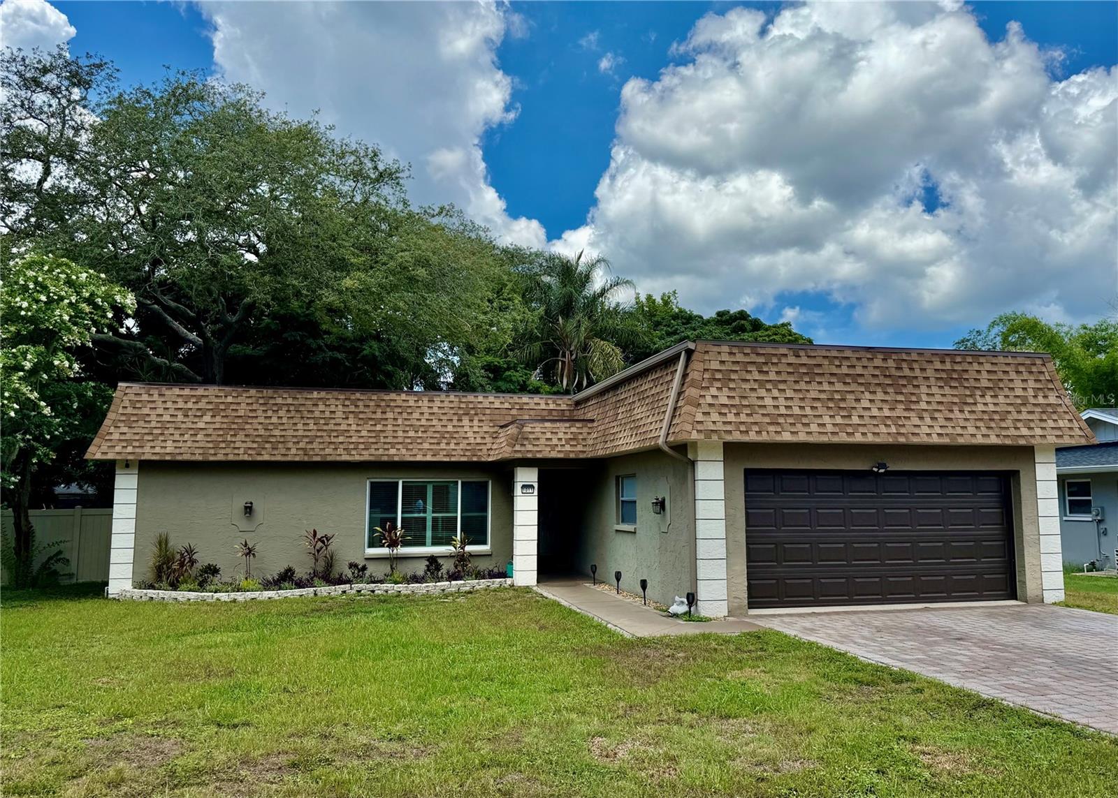 1011 Winding Oaks Dr photo 1